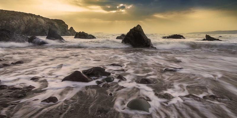 危险品国际海运全攻略：合规清关、文件准备与专业供应链服务商选择